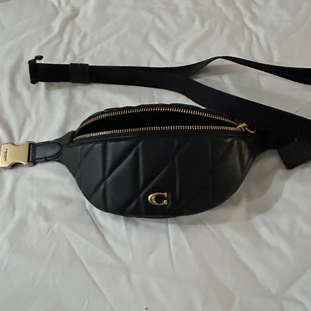 ESSENTIAL BELT BAG WITH PILLOW QUILTING